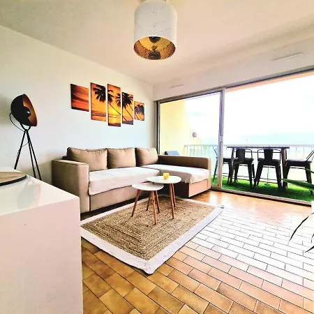 Apartment 1ere Ligne Piscine Terrasse Au Bord De La Front De Avec 6 Velos