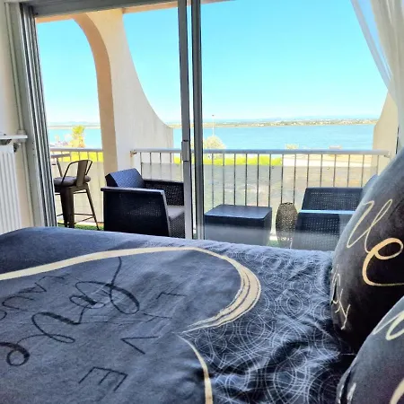 Apartment 1ere Ligne Piscine Terrasse Au Bord De La Front De Avec 6 Velos Palavas-les-Flots