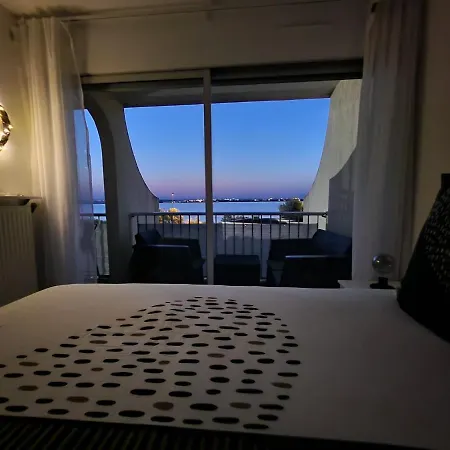 1ere Ligne Piscine Terrasse Au Bord De La Front De Avec Velos * Palavas-les-Flots