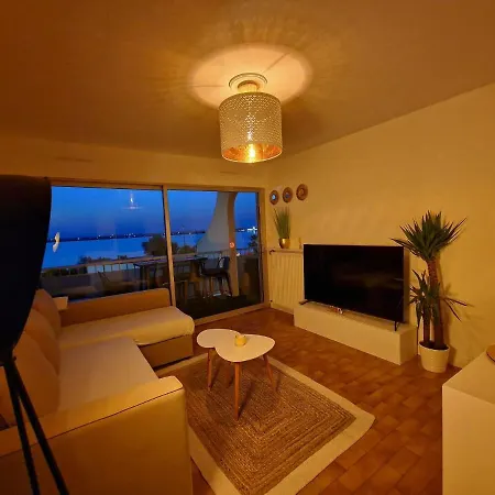 1ere Ligne Piscine Terrasse Au Bord De La Front De Avec Velos Apartment