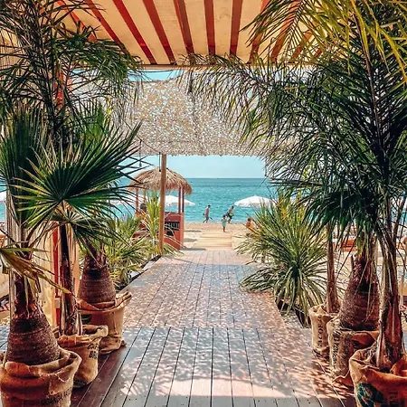 1ere Ligne Piscine Terrasse Au Bord De La Front De Avec 6 Velos Apartment *