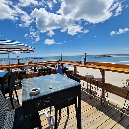 Apartment 1ere Ligne Piscine Terrasse Au Bord De La Front De Avec Velos