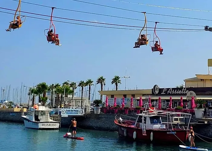 Lägenhet 1ere Ligne Piscine Terrasse Au Bord De La Front De Avec Velos