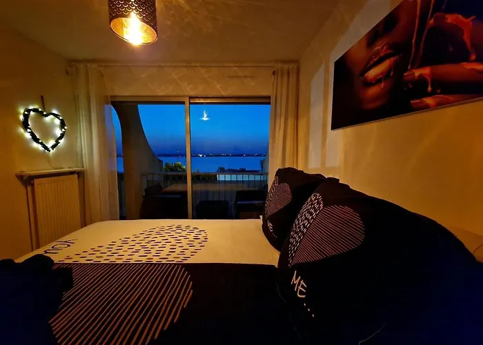 Lägenhet 1ere Ligne Piscine Terrasse Au Bord De La Front De Avec Velos Palavas-les-Flots