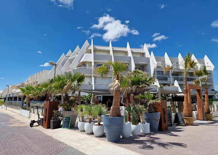 Lägenhet 1ere Ligne Piscine Terrasse Au Bord De La Front De Avec Velos